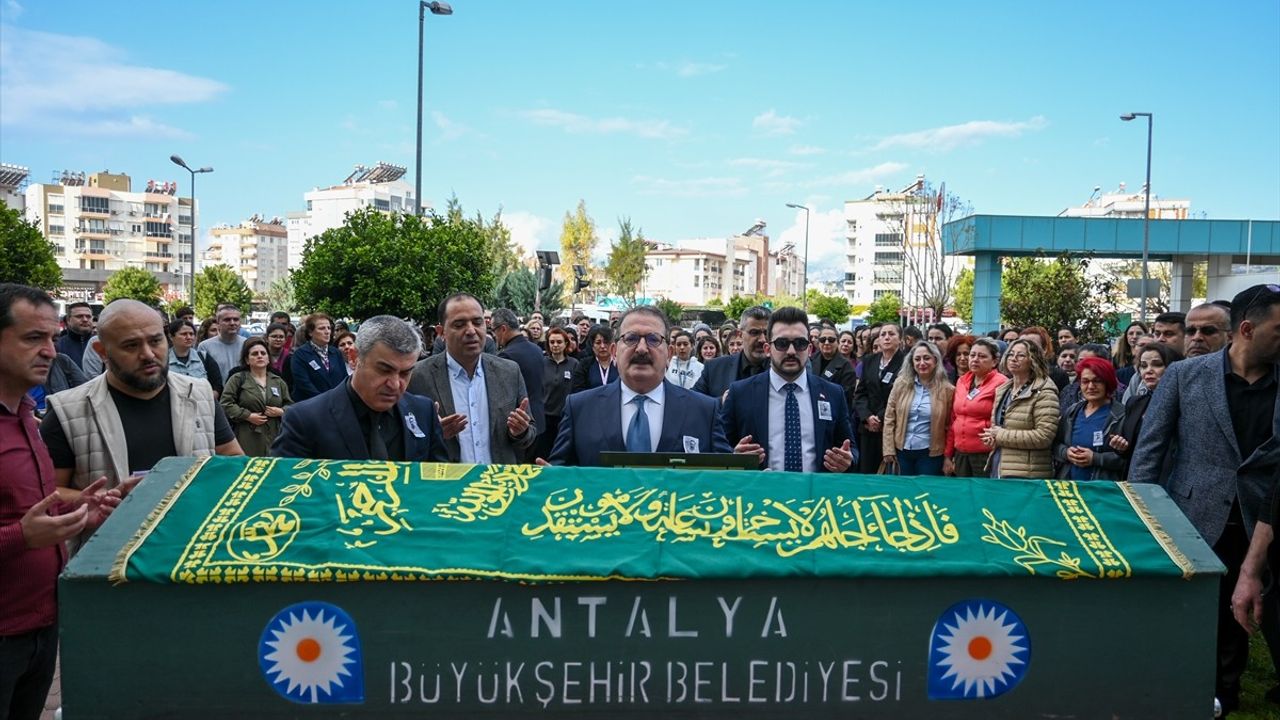Antalya'da Balkondan Düşen Doktor İçin Tören Düzenlendi