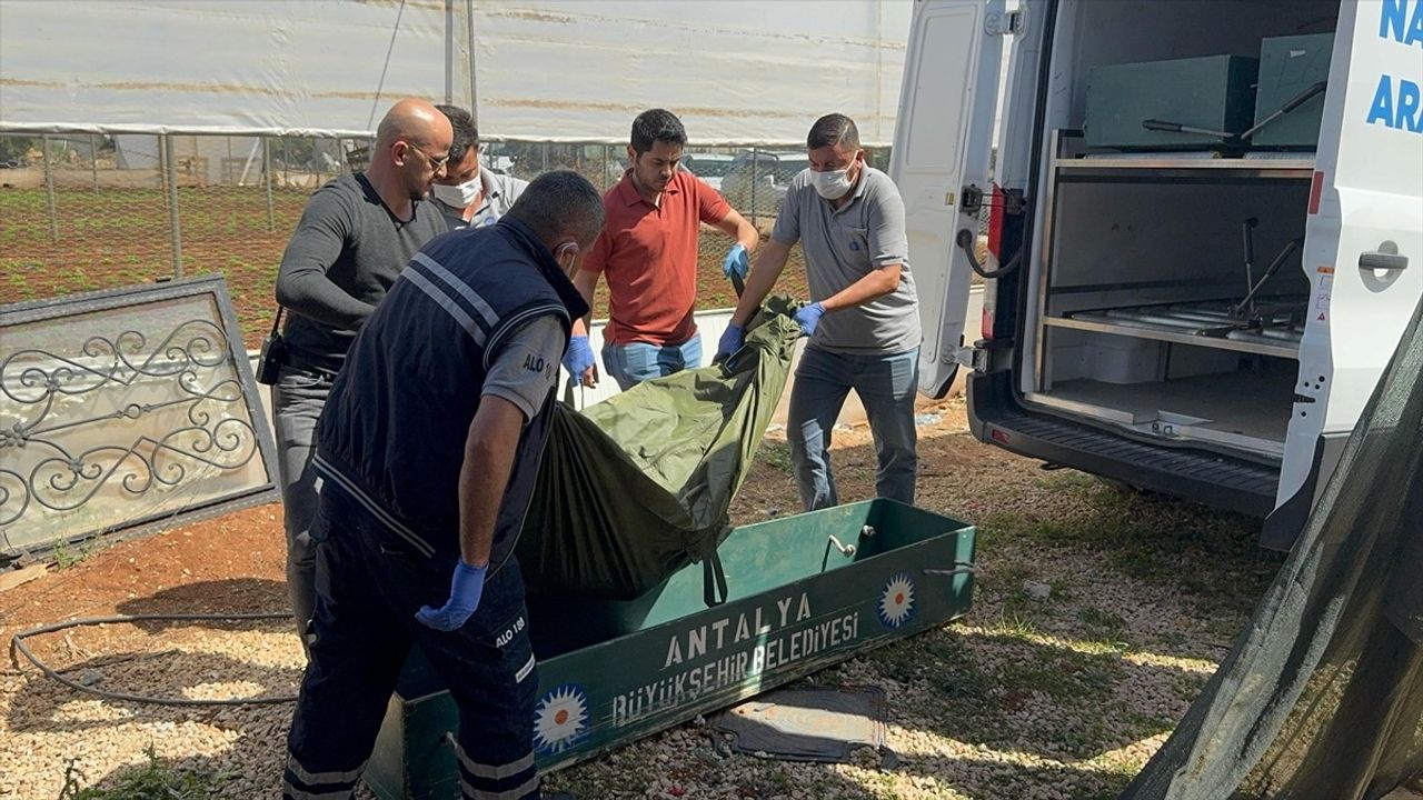 Antalya'da Gizemli Ceset Bulundu