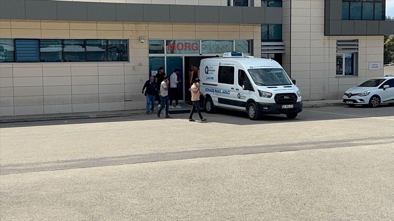 Antalya'da Silahlı Olay: Kız Arkadaşını Öldüren Adam İntihar Etti