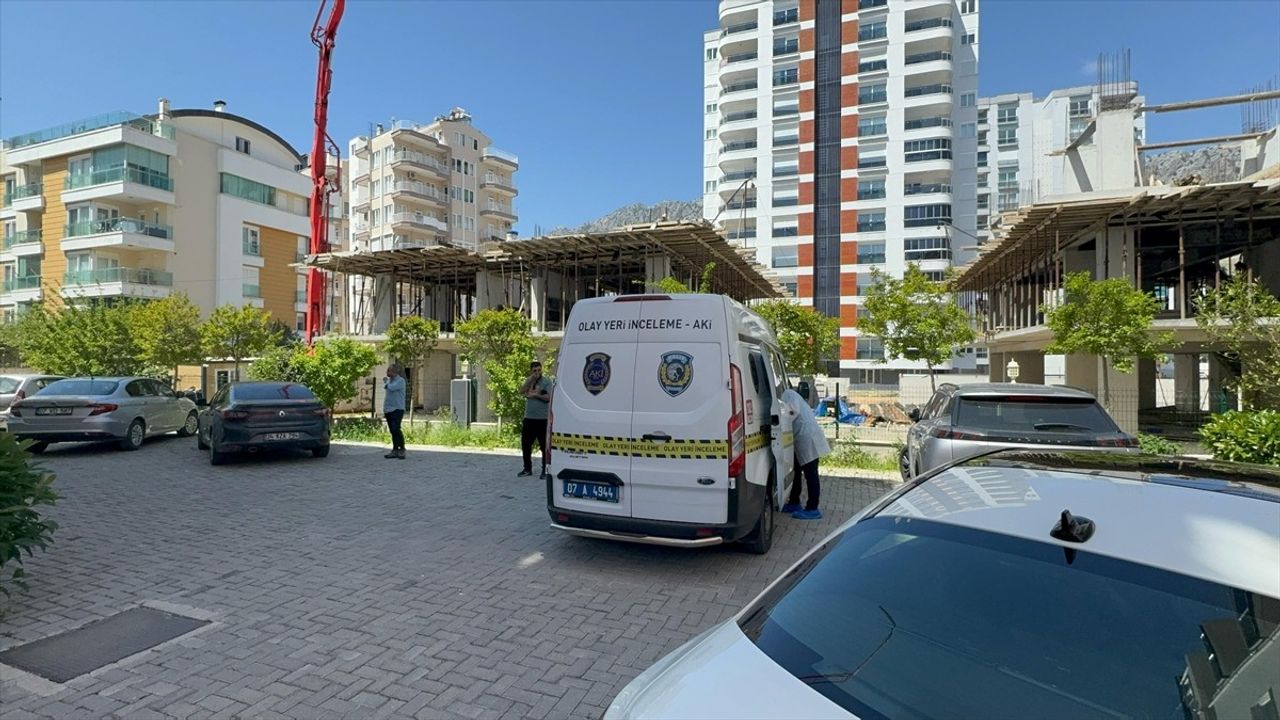 Antalya'da Tüyler Ürperten Olay: Kadın Evinde Ölü Bulundu