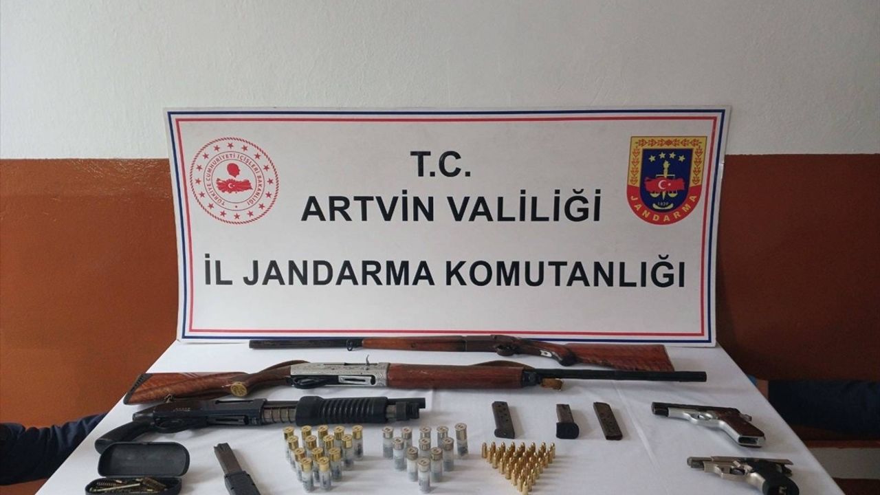 Artvin'de Kaçak Silah Operasyonu: 9 Zanlı Yakalandı