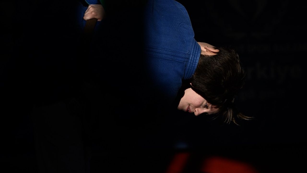 Avrupa Şampiyonu Kuraş Sporcusu Ayşenaz Tosun'un Hedefleri Büyüyor