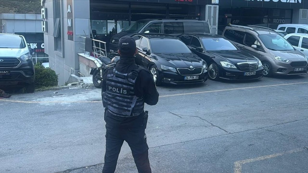 Bağcılar'da Oto Galeride Patlama: El Yapımı Patlayıcı Kullanıldı