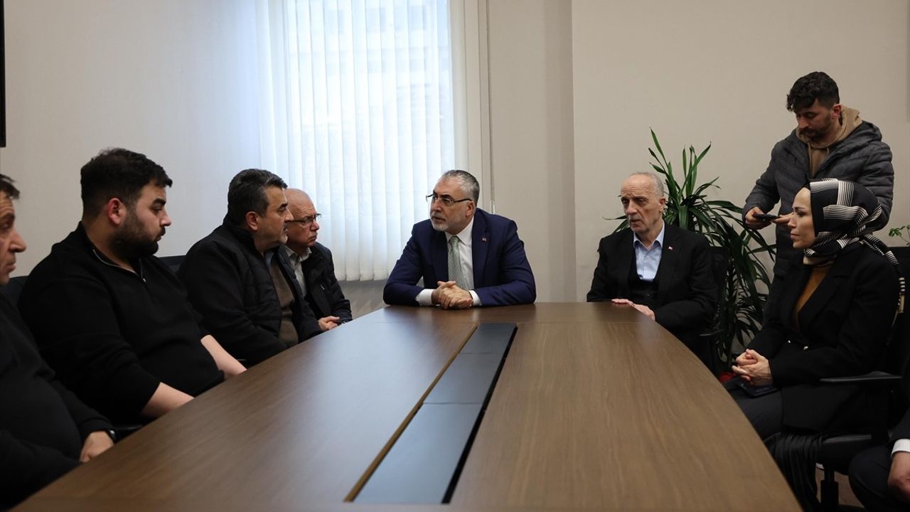 Bakan Işıkhan, Çayırhan Maden Ocağı'ndaki Yaralı İşçileri Ziyaret Etti