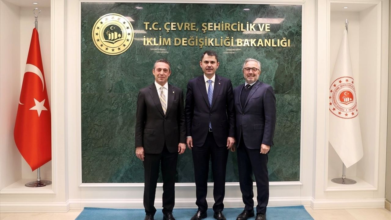 Bakan Kurum'dan Fenerbahçe'ye Destek Ziyareti