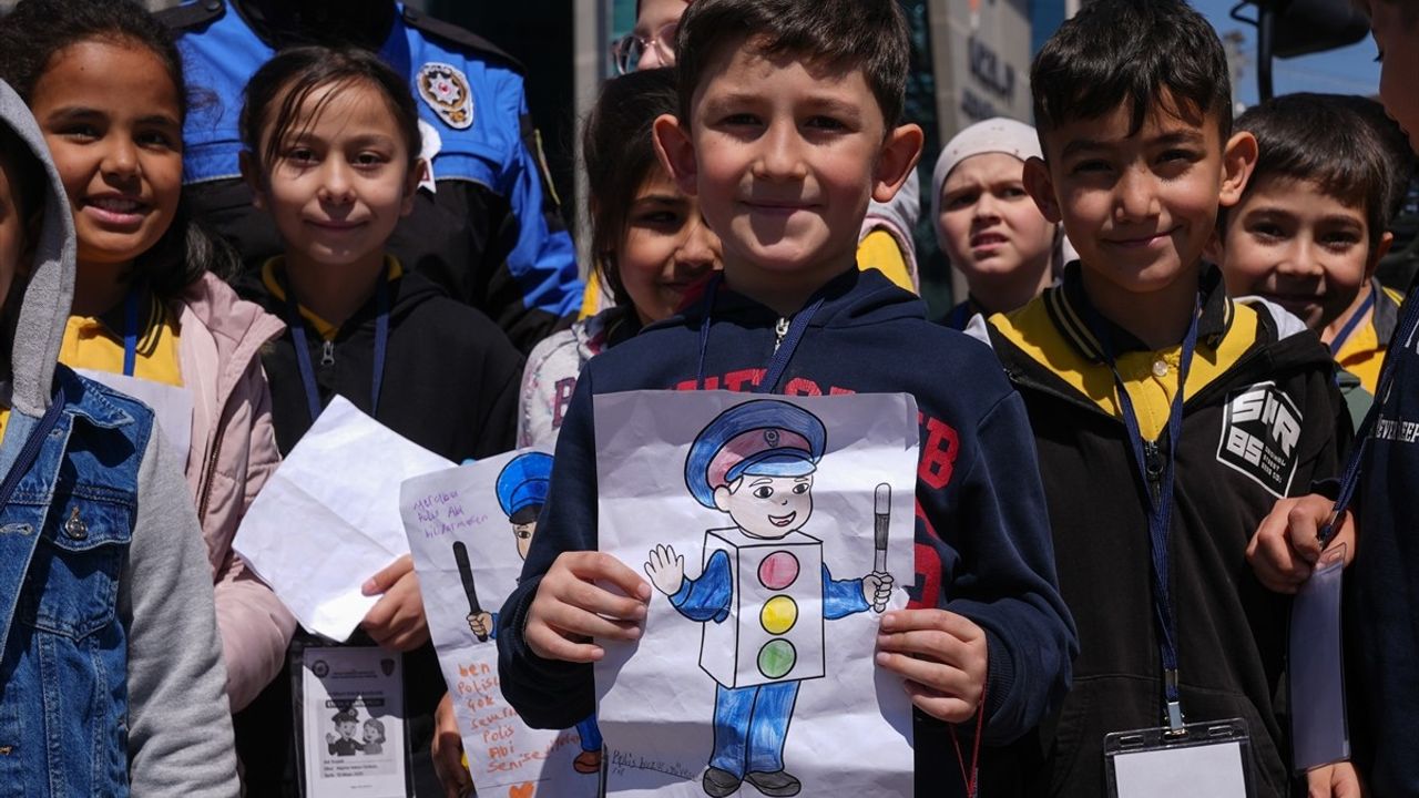 Başkentte Tarihi Polis Kıyafetleri Sergisi Açıldı