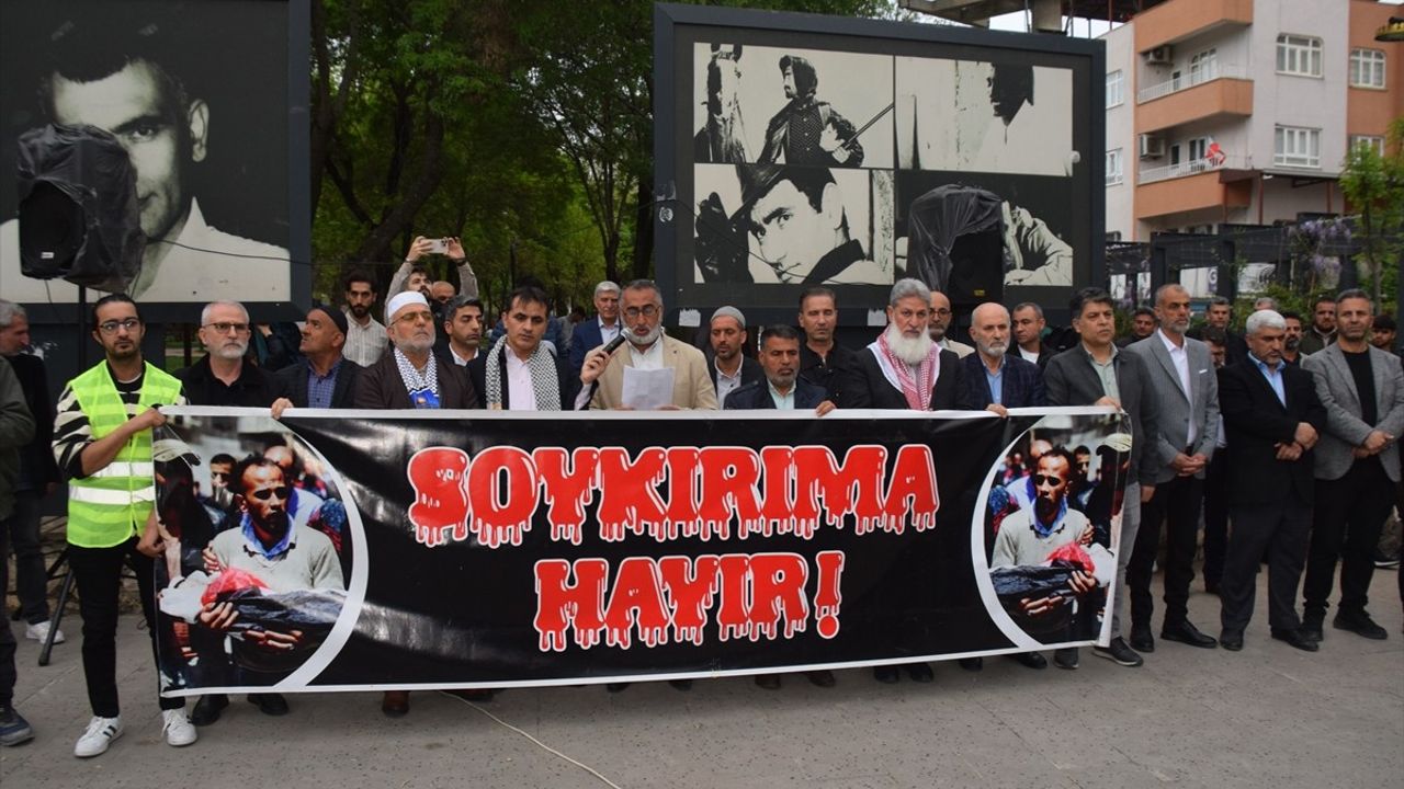 Batman'da İsrail'in Gazze Saldırılarına Karşı Oturma Eylemi Düzenlendi