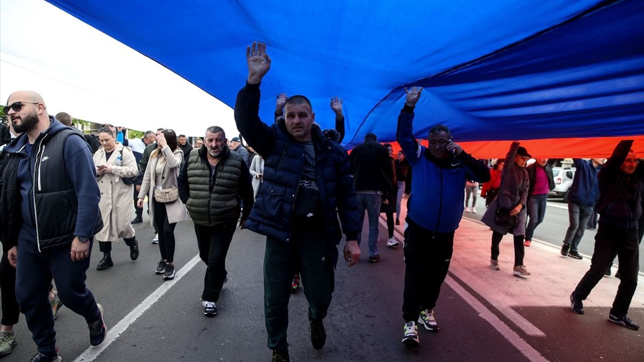 Belgrad'da 'Sırbistan'ı Vermiyoruz' Etkinlikleri Başlatıldı