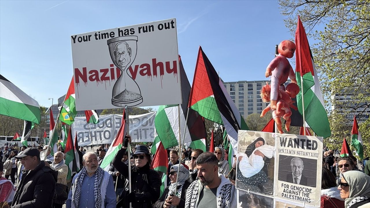 Berlin'de Filistin Destekçileri Saldırıları Protesto Etti