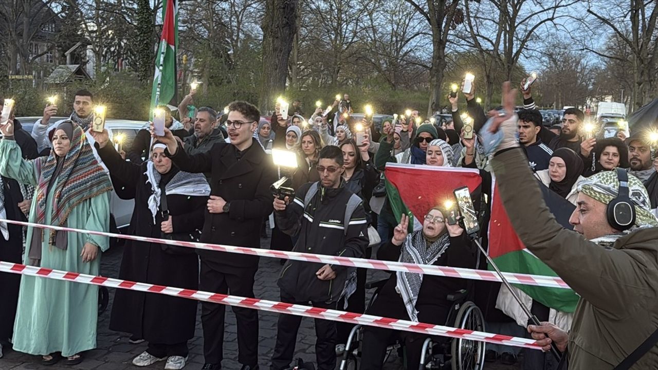 Berlin'de Filistin'e Destek Gösterisi