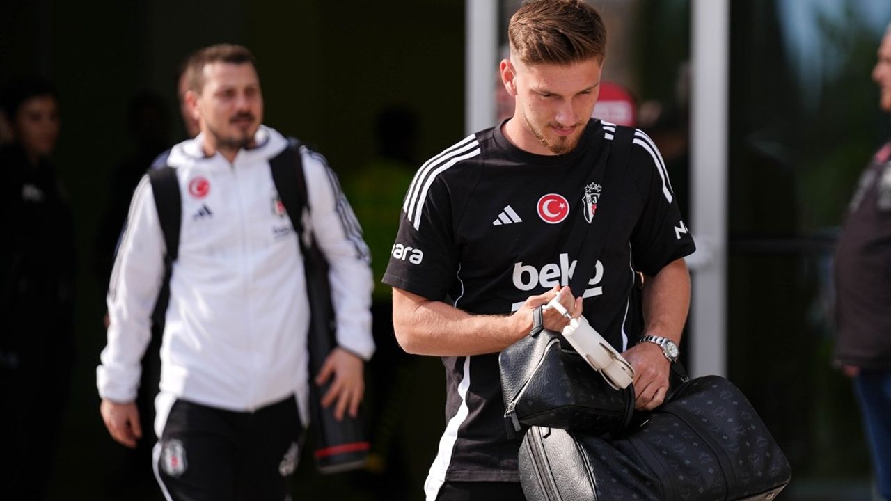 Beşiktaş İzmir'e Gelişini Kutladı