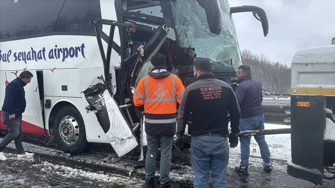 Bolu Dağı'ndaki trafik kazası sonrası Anadolu Otoyolu yeniden ulaşıma açıldı