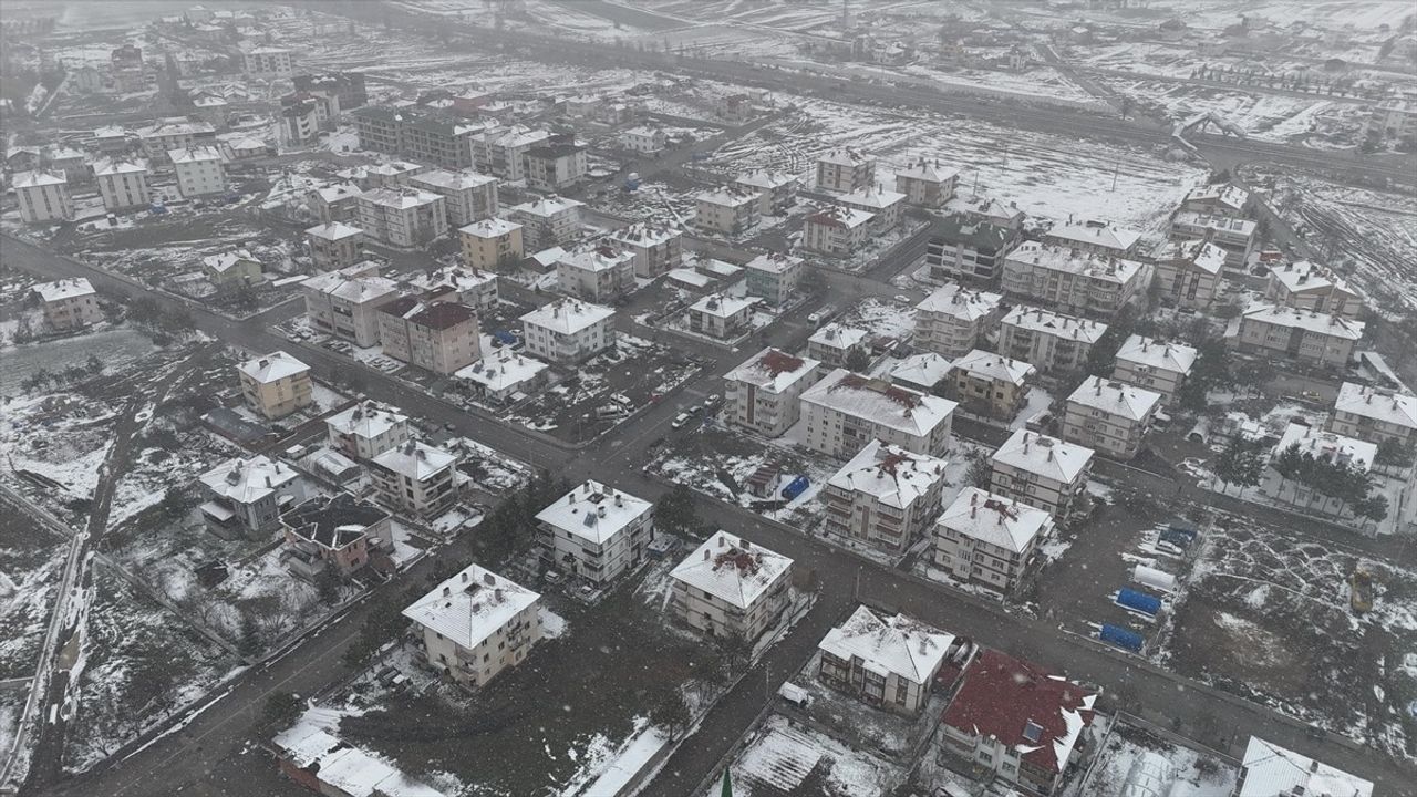 Çankırı'da Yoğun Kar Yağışı Etkili