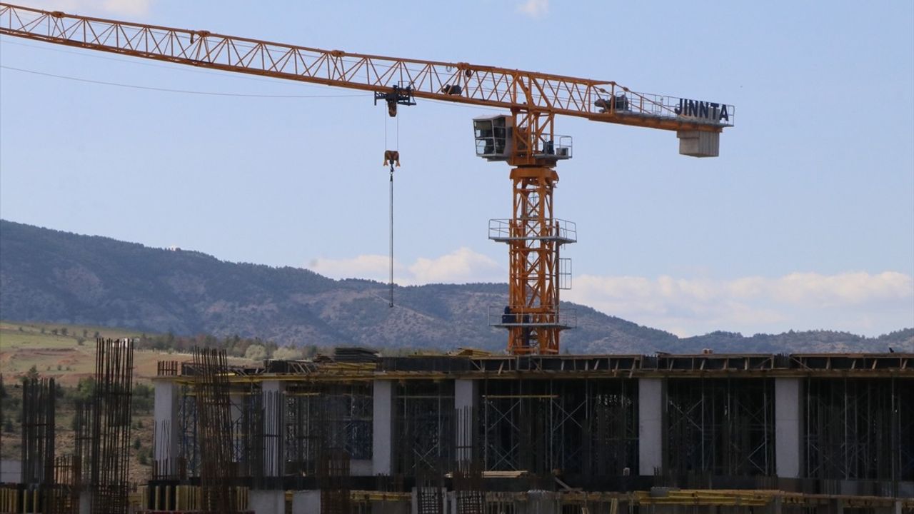 Çankırı'daki İnşaat Kazası: Vinçten Düşen İşçi Hayatını Kaybetti