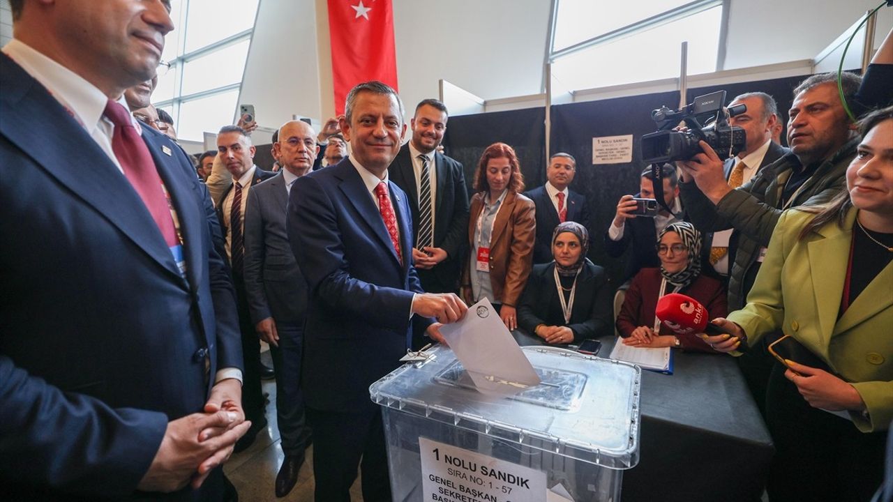 CHP 21. Olağanüstü Kurultayı'nda Genel Başkanlık İçin Oy Verme İşlemi Tamamlandı