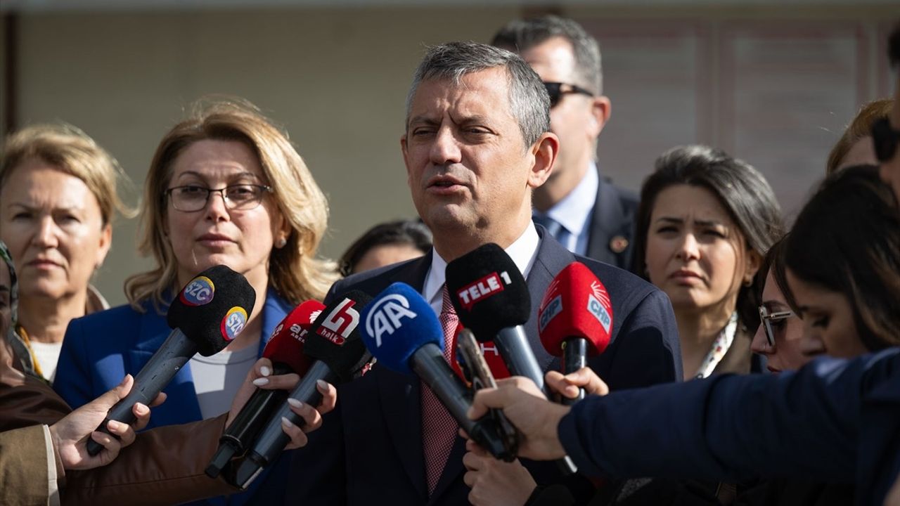 CHP Genel Başkanı Özel Bakırköy Cezaevi'ni Ziyaret Etti