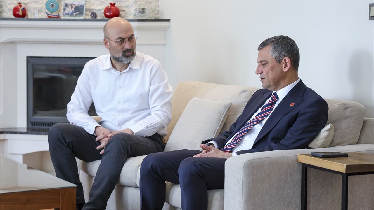 CHP Genel Başkanı Özel'den Milletvekili Açıkel'e Taziye Ziyareti