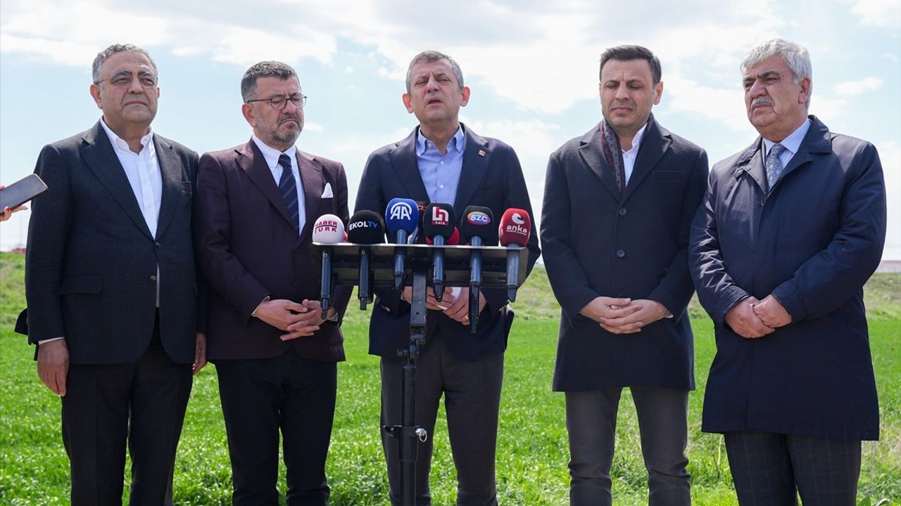 CHP Genel Başkanı Özgür Özel'den Ekrem İmamoğlu'na Destek Ziyareti