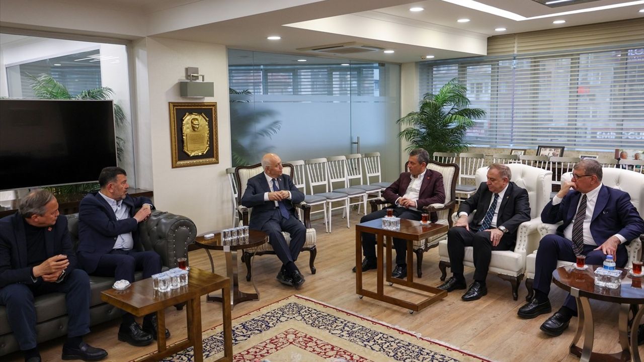 CHP Lideri Özgür Özel'den Fethi Yaşar'a Taziye Ziyareti