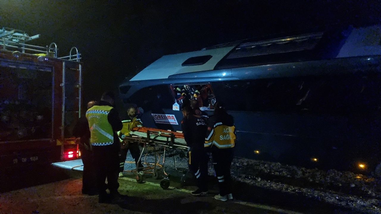 Çorum'da Tur Otobüsü Kazası: 15 Yaralı