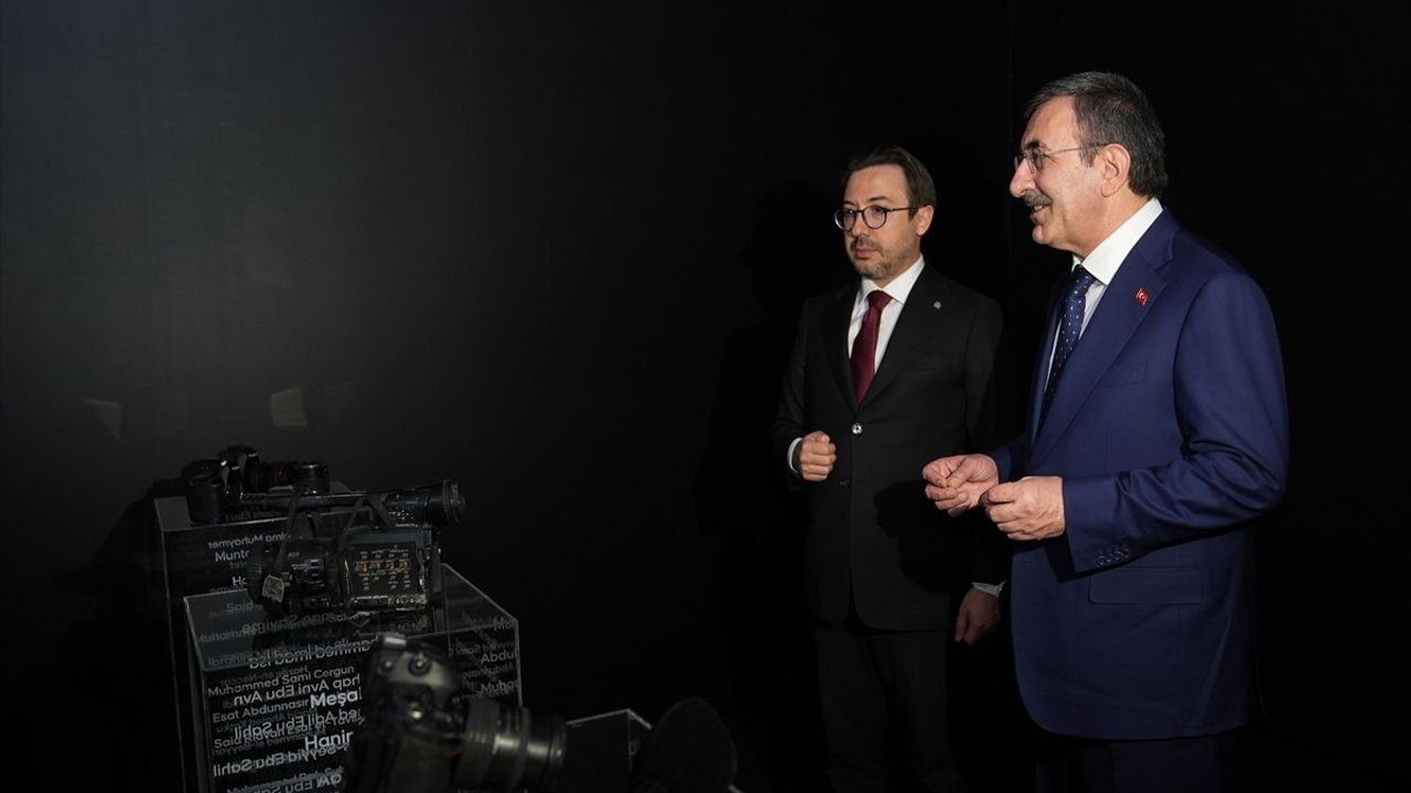 Cumhurbaşkanı Yardımcısı Cevdet Yılmaz, Antalya Diplomasi Forumu'nu Ziyaret Etti
