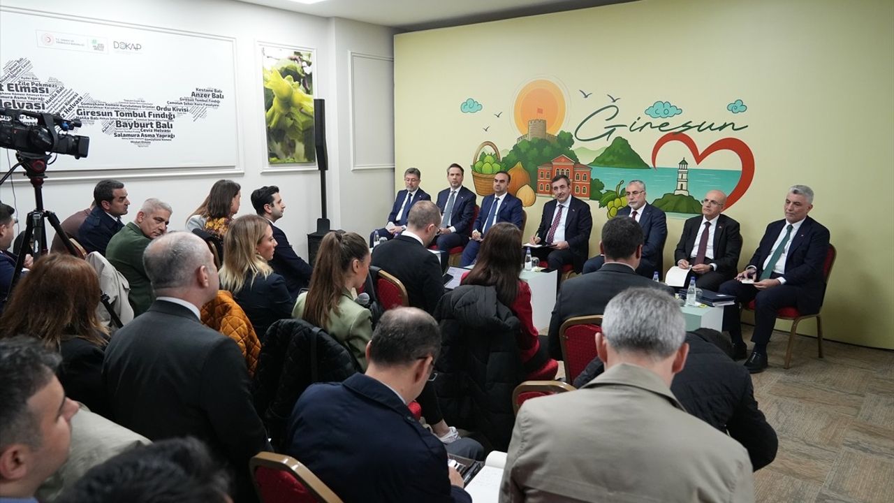 Cumhurbaşkanı Yardımcısı Cevdet Yılmaz Ekonomi Yönetiminde Önemli Açıklamalar Yaptı
