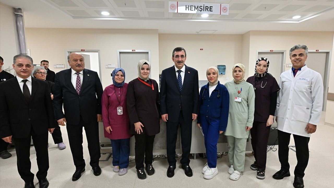 Cumhurbaşkanı Yardımcısı Cevdet Yılmaz Erzincan'da Ziyaretlerde Bulundu