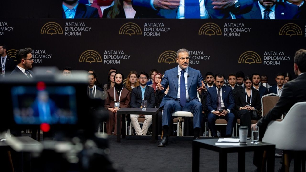 Dışişleri Bakanı Hakan Fidan, 'ADF Youth' Etkinliğinde Gençlerle Buluştu