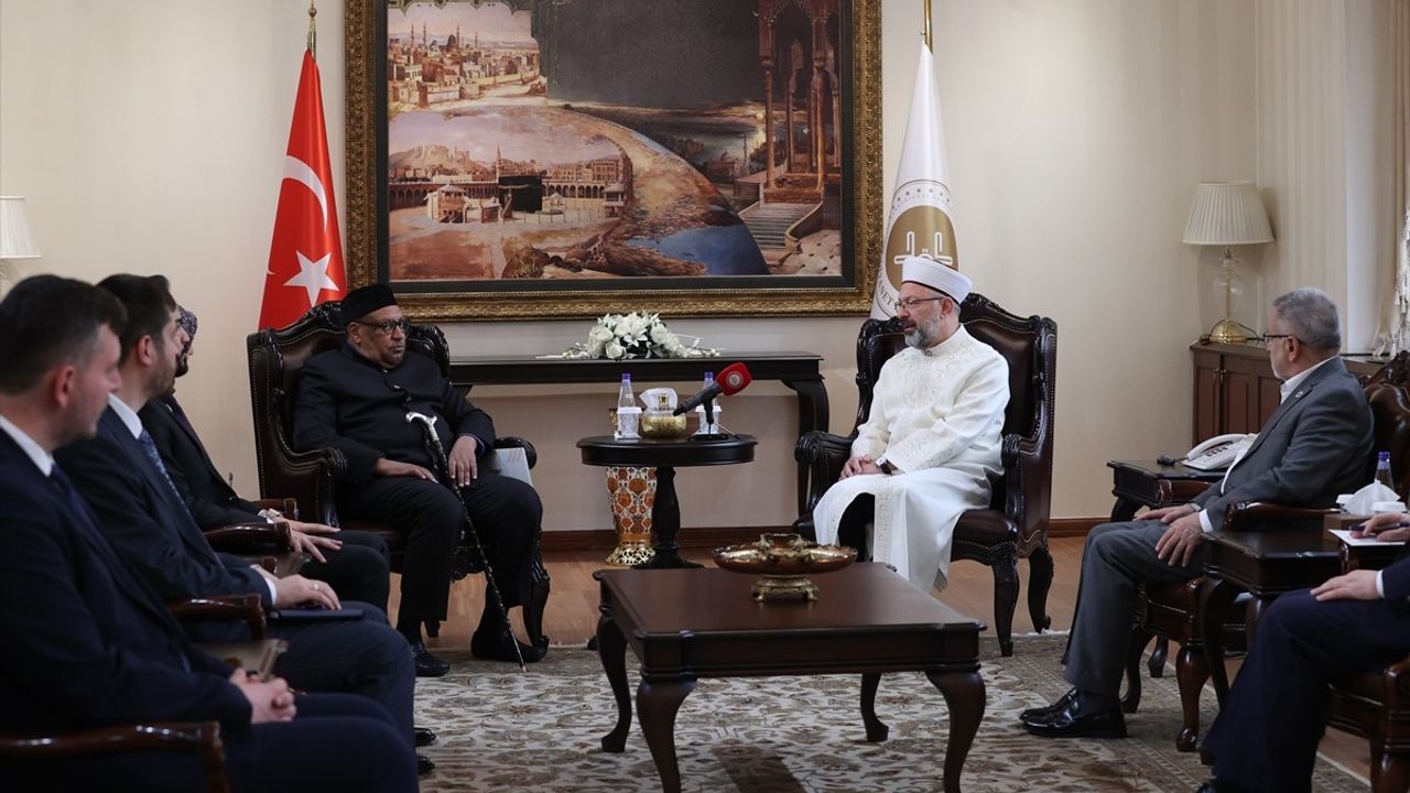 Diyanet İşleri Başkanı Ali Erbaş, Dünya Müslüman Alimler Birliği Heyetini Ağırladı