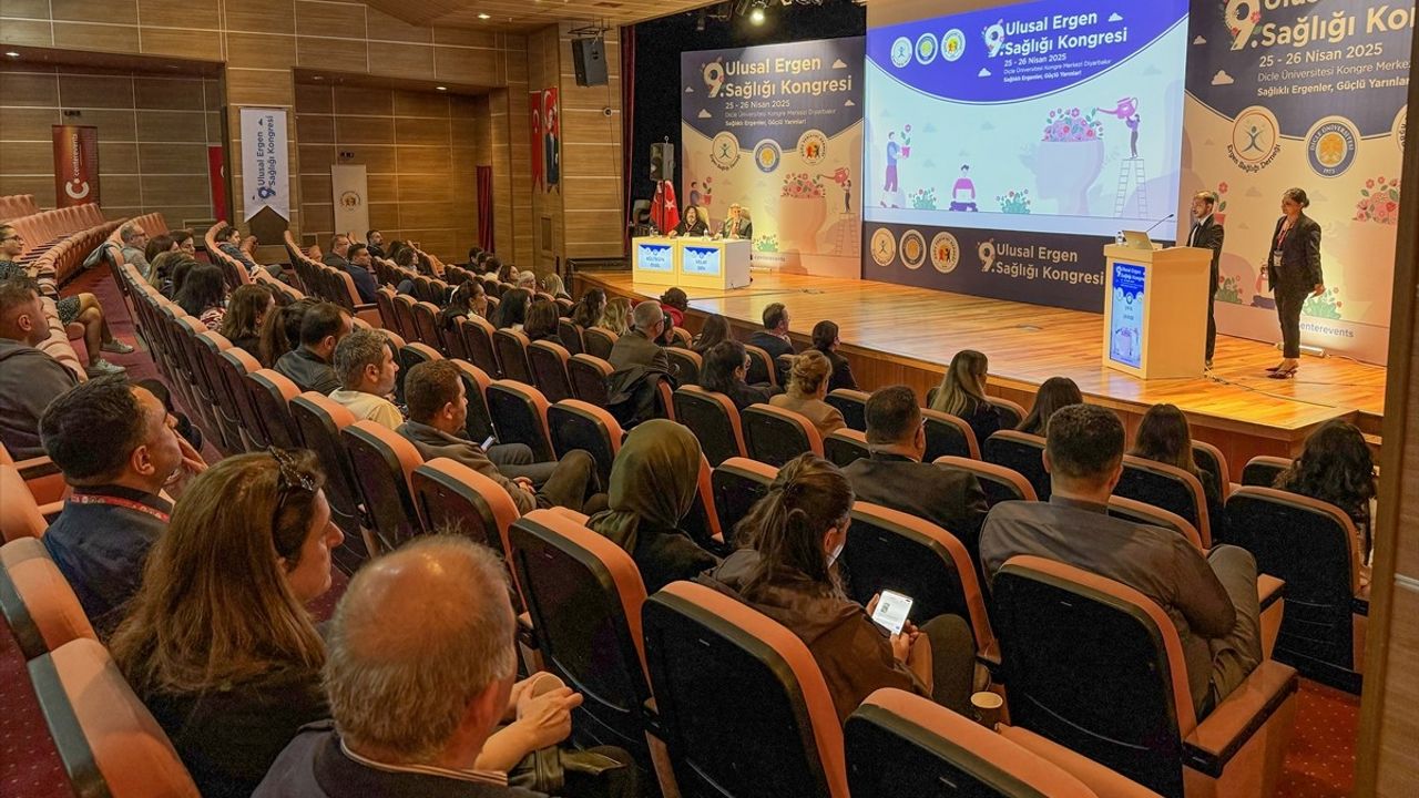 Diyarbakır'da 9. Ulusal Ergen Sağlığı Kongresi Yapıldı
