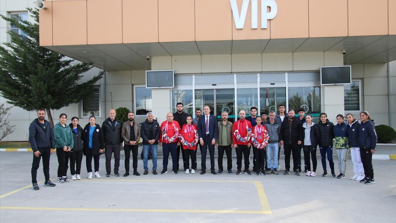 Dünya Liseler Şampiyonası'ndan Madalya İle Dönen Vanlı Sporcular