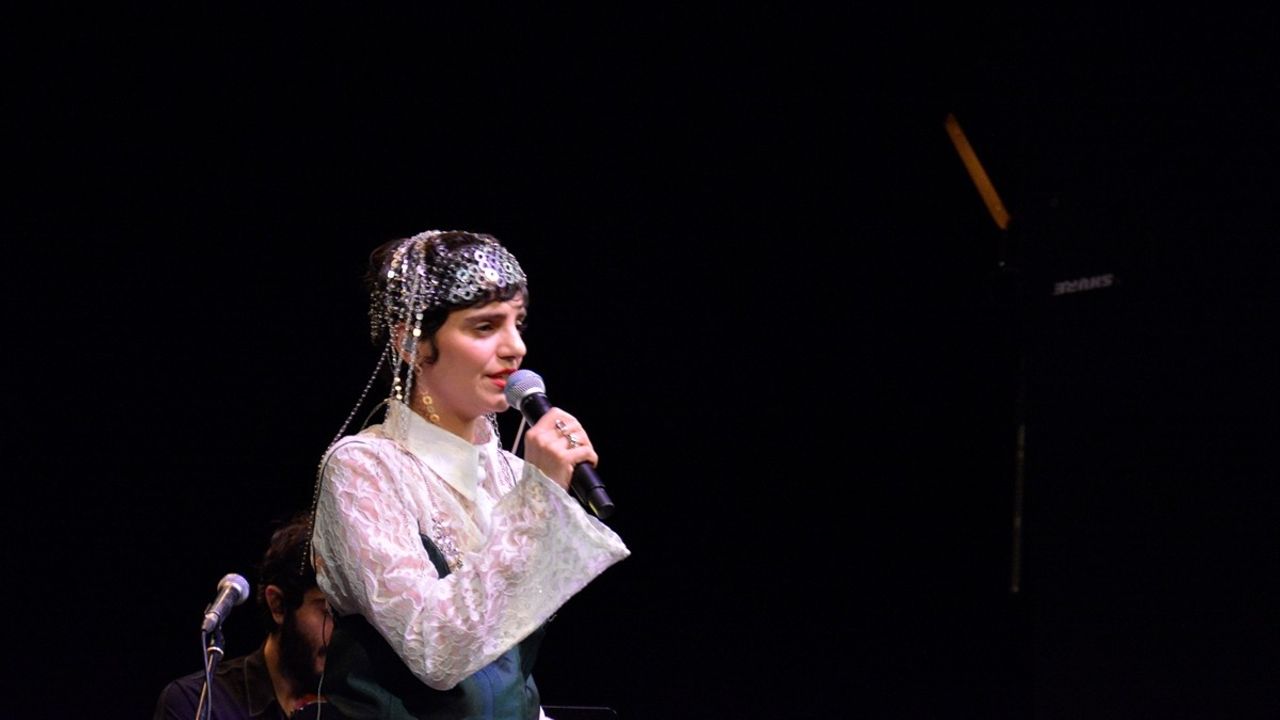 Eda Baba Bursa'da Coşkulu Bir Konser Verdi