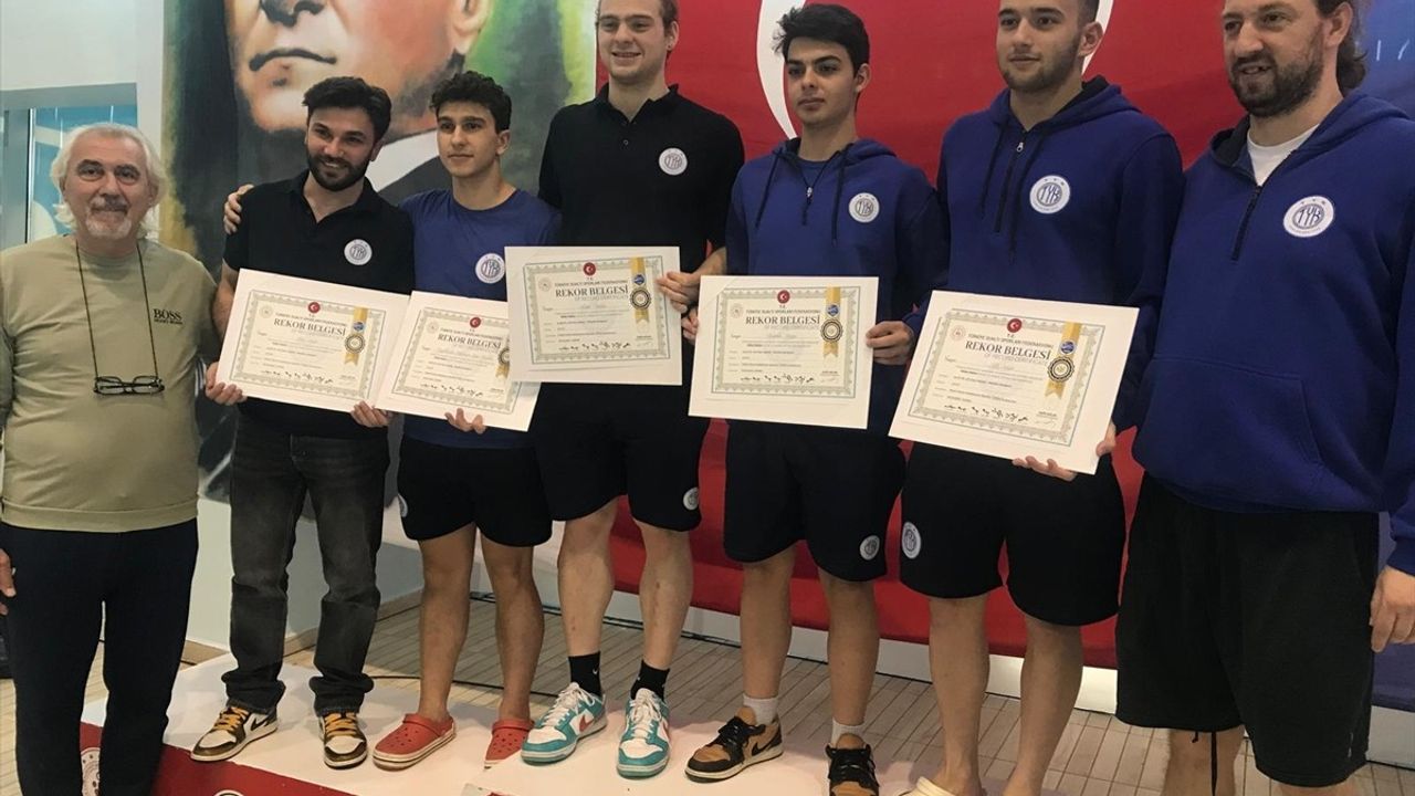 Edirne'de Paletli Yüzme Şampiyonası'nda 6 Rekor