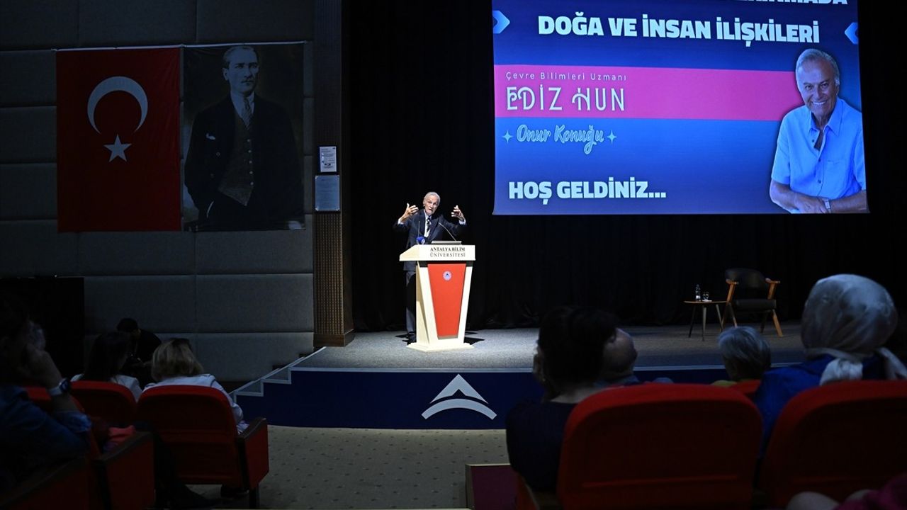 Ediz Hun'un Antalya Bilim Üniversitesi Konferansı
