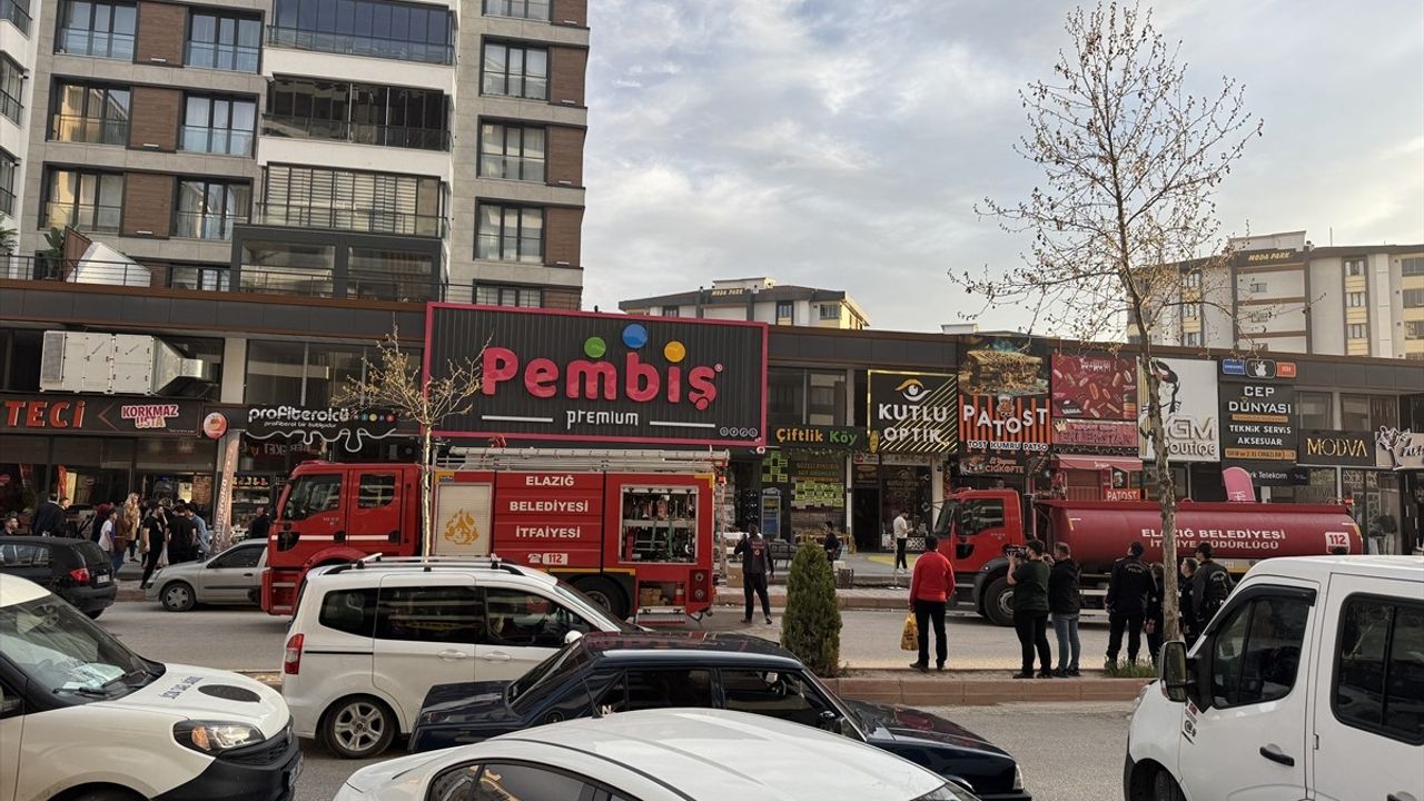 Elazığ'da Mağazada Yangın