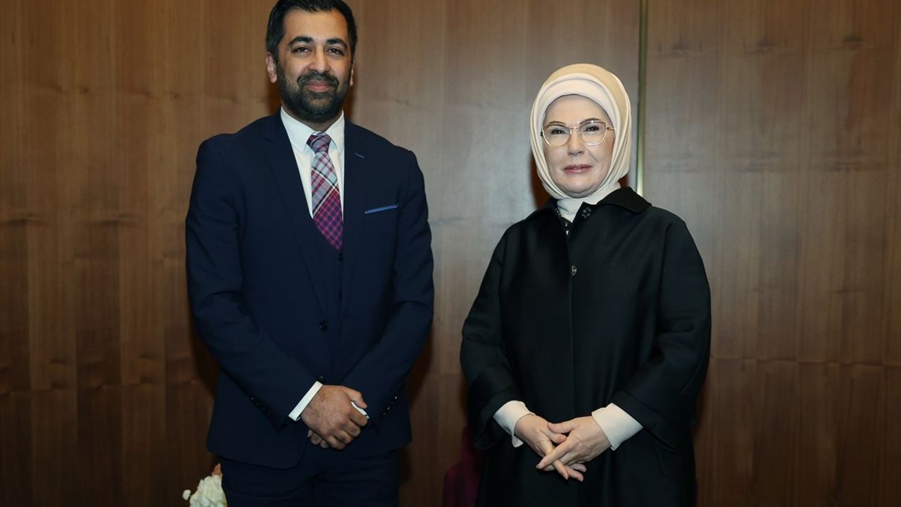 Emine Erdoğan ve Hamza Yusuf'dan Barış ve Dayanışma Mesajları