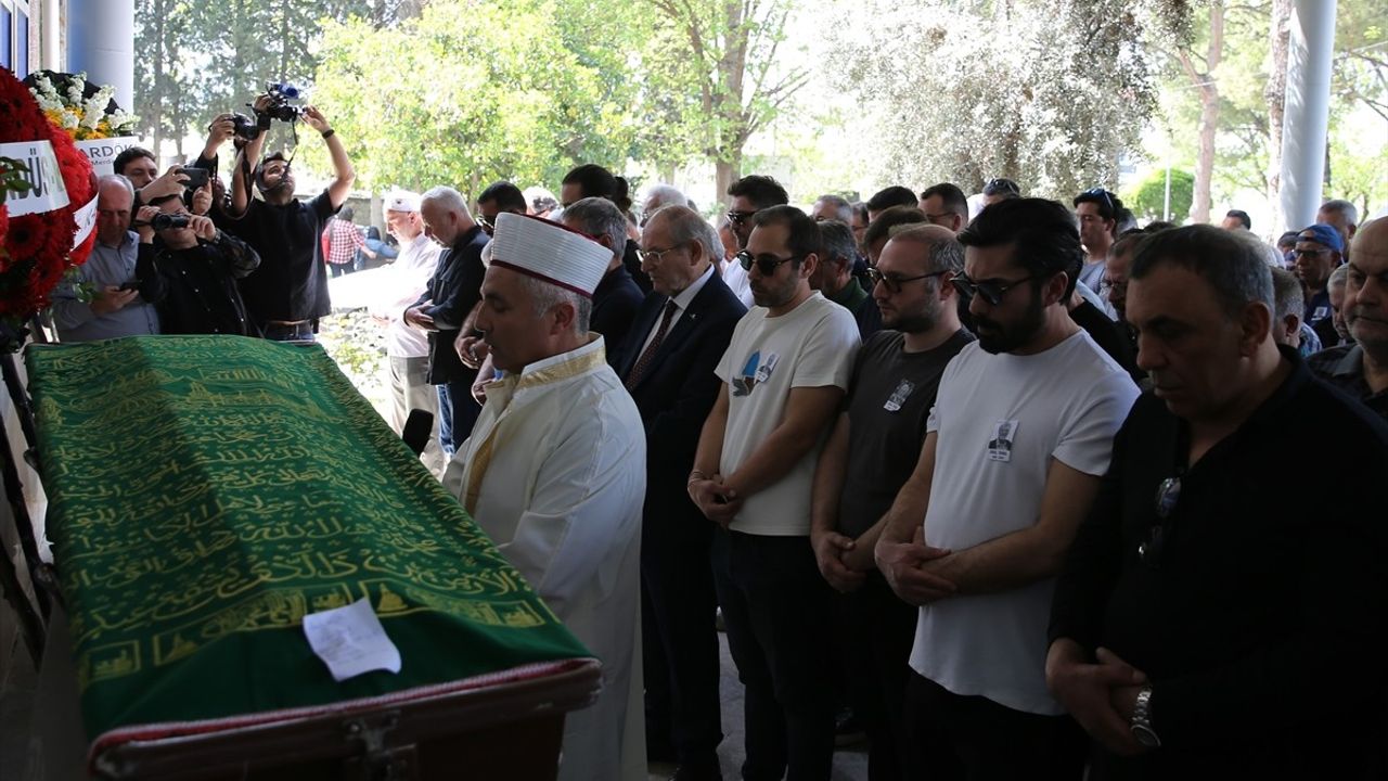 Ersun Yanal'ın Babası Ural Yanal Son Yolculuğuna Uğurlandı