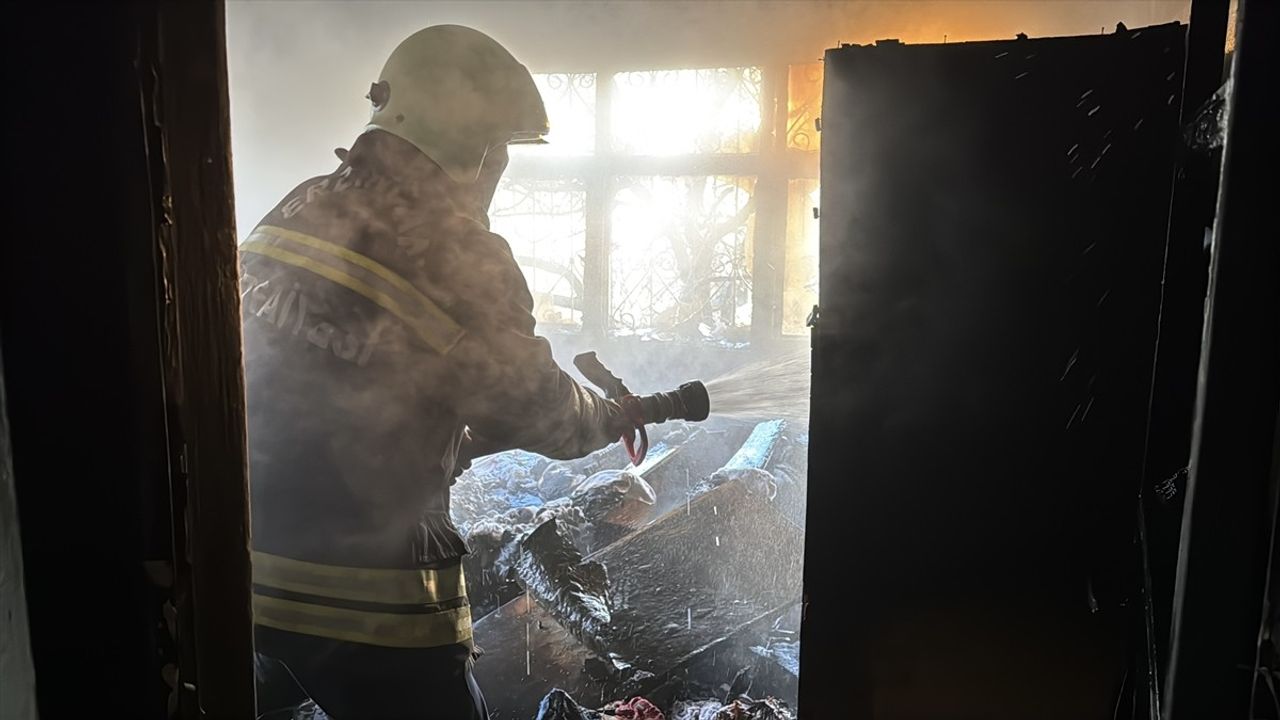 Erzincan'daki Müstakil Evde Yangın Çıktı
