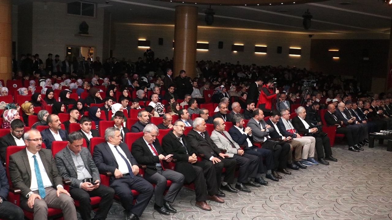 Erzurum'da Genç Muhafızlar Hafızlık Yarışması Finali Yapıldı