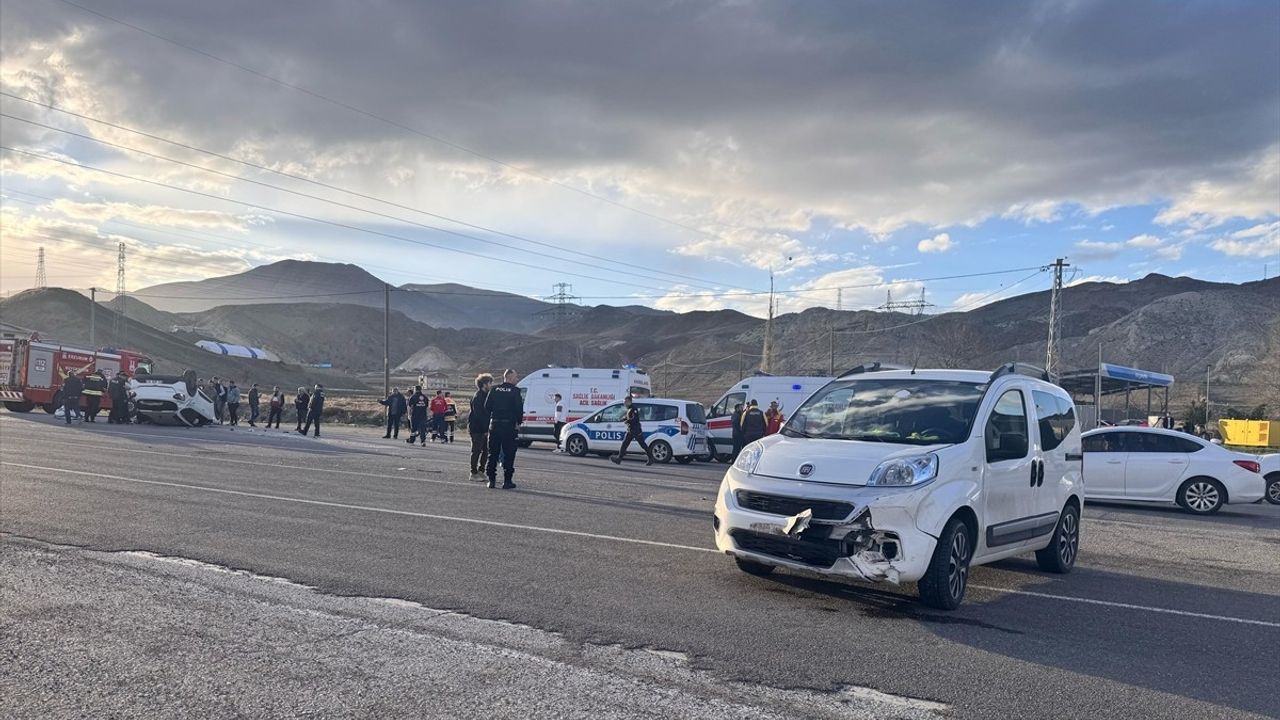 Erzurum'da Trafik Kazası: 4 Yaralı