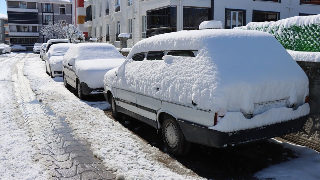 Erzurum, Kars ve Erzincan'da Etkili Kar Yağışı