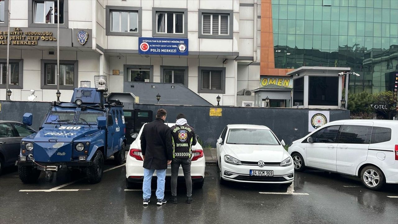 Eyüpsultan'da Ambulansa Yol Vermeyen Sürücüye Cezai İşlem
