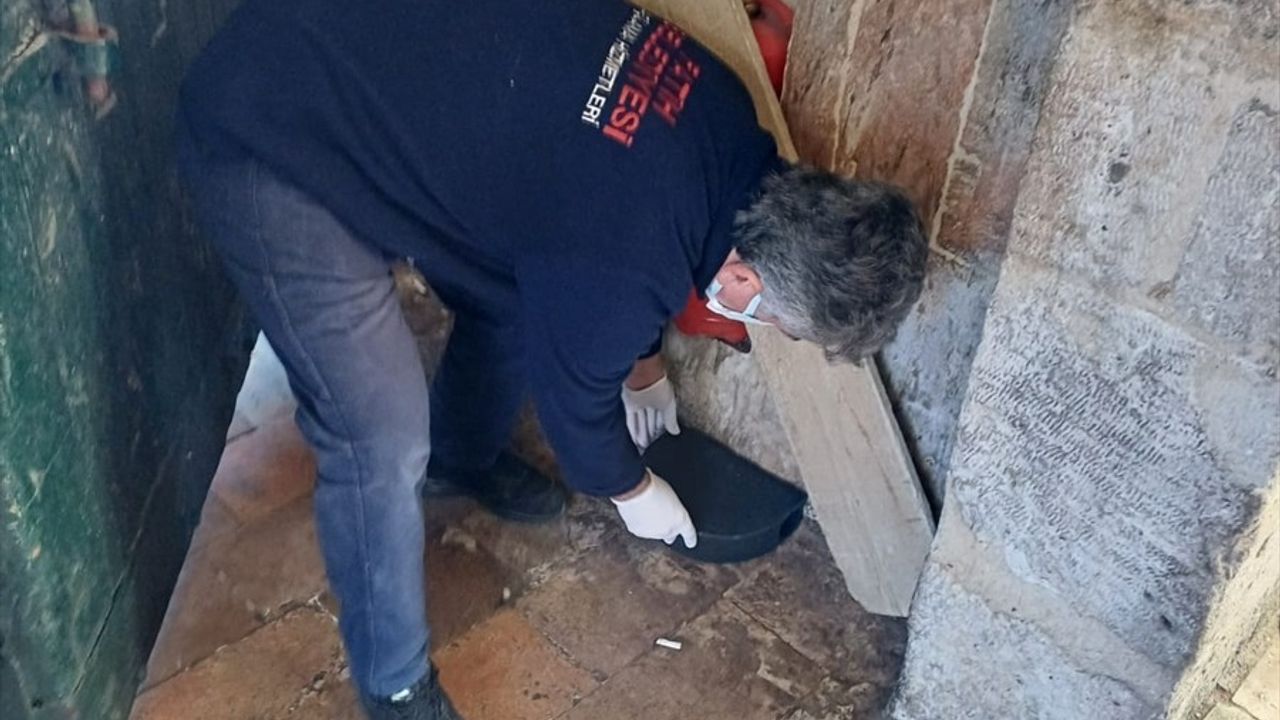 Fatih Belediyesi Mısır Çarşısı'nda Haşereyle Mücadele İçin İlaçlama Yaptı