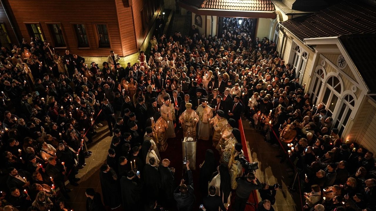 Fener Rum Patrikhanesi'nde Paskalya Ayini Gerçekleştirildi