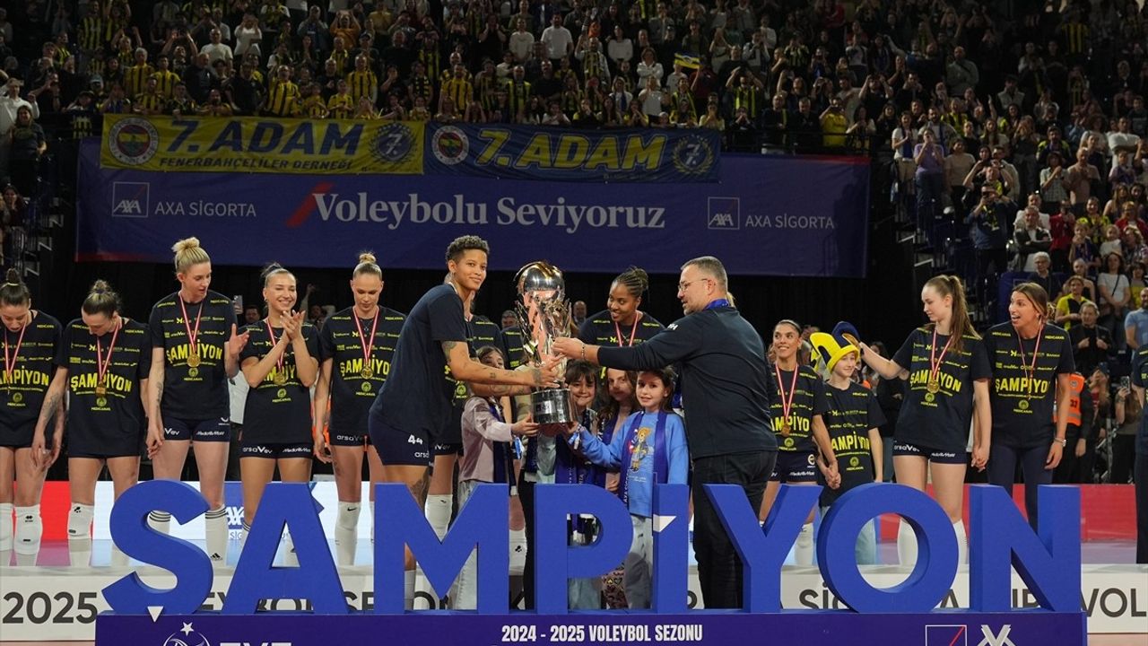 Fenerbahçe Medicana, AXA Sigorta Kadınlar Kupa Voley Şampiyonu