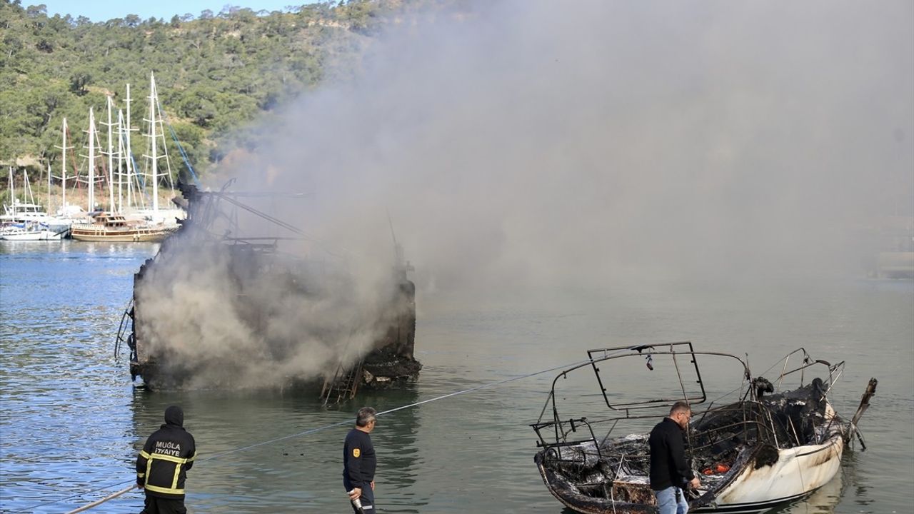 Fethiye'deki Yangında 3 Motor Yat ve 1 Yelkenli Kullanılamaz Hale Geldi