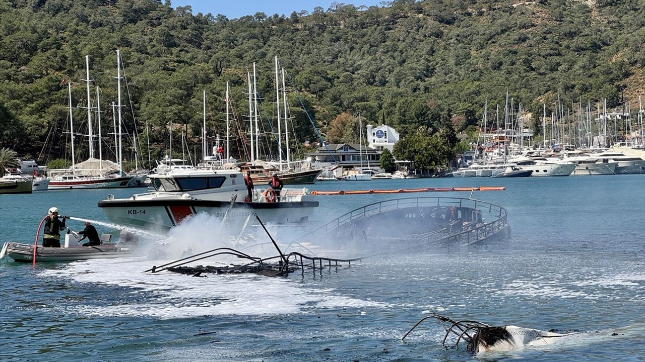 Fethiye'deki Yangında 3 Motor Yat ve 1 Yelkenli Kullanılamaz Hale Geldi