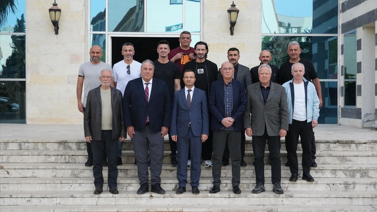 Galatasaraylı Eski Futbolcular Cizre'deki Gençlerle Buluştu