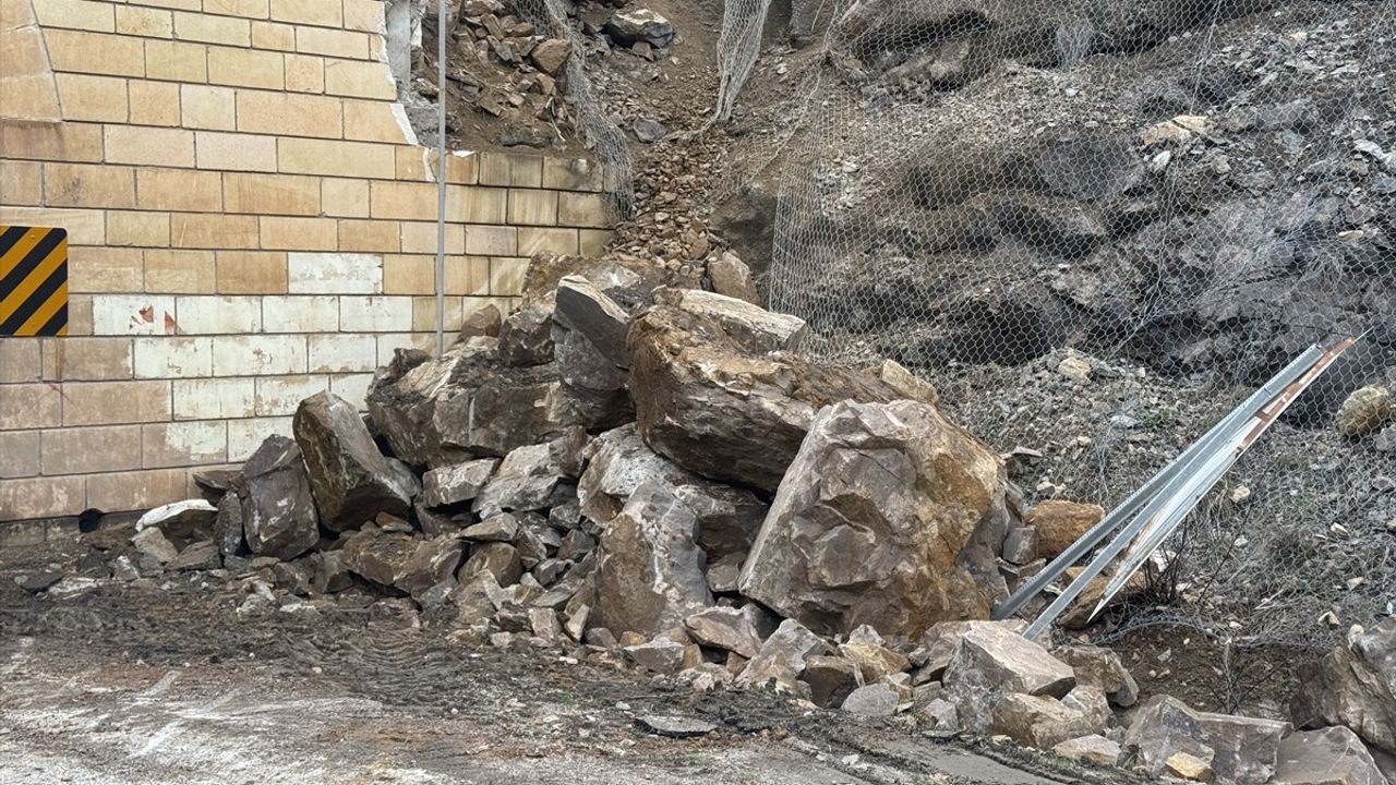 Gümüşhane-Trabzon Yolunda Heyelan Olayı