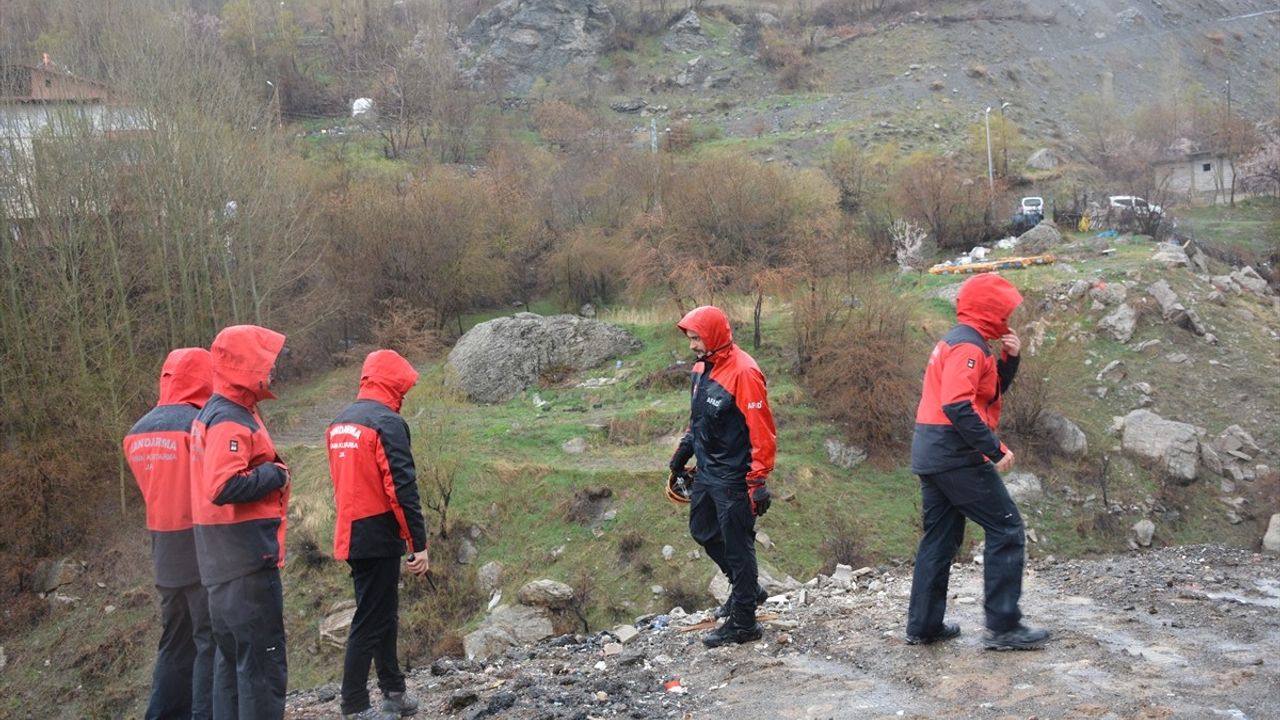 Hakkari'de Kaybolan Kadın İçin Arama Kurtarma Faaliyetleri Başlatıldı